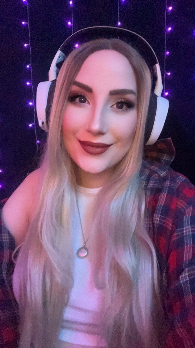 Bluezzzberry tweet media