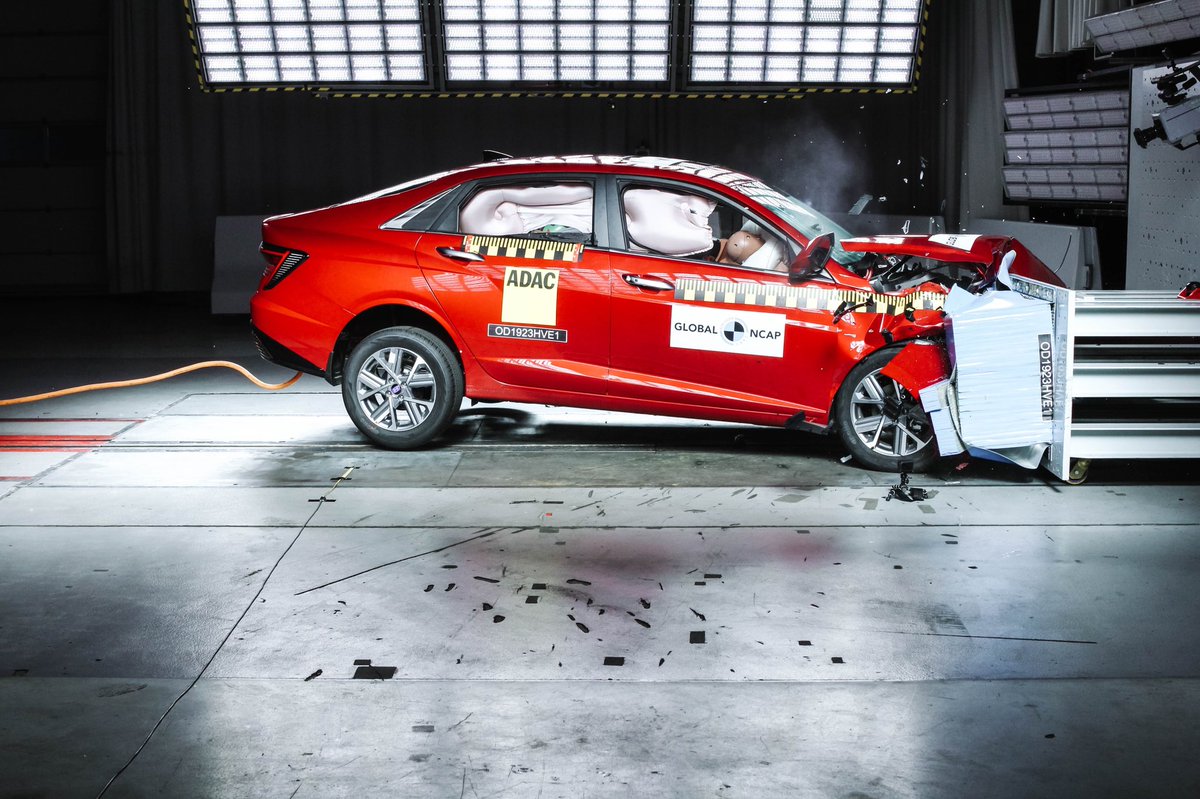 ashishmasih1's tweet photo. This post is dedicated to all those who comment “tin can car” on my videos. The Hyundai Verna has scored 5 star GNCAP crash test safety rating for adult and child safety. Also dedicated to those who write “Hyundai ka chamcha”. Ok bye. https://t.co/CjcRveAhq7