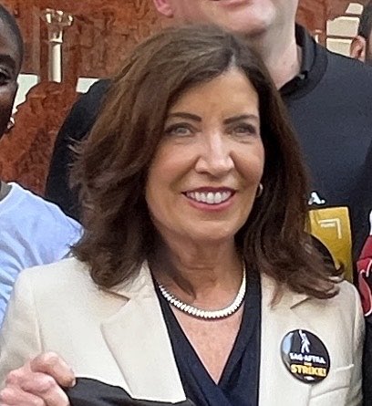 Thank you @GovKathyHochul for supporting #SagAftraMembers by signing into law S.1042-A (Hinchey)/A.3596-A (Paulin) which will protect New Yorkers from being exploited by technology and deepfakes. With the support of Governor Hochul, New York continues to lead the way.