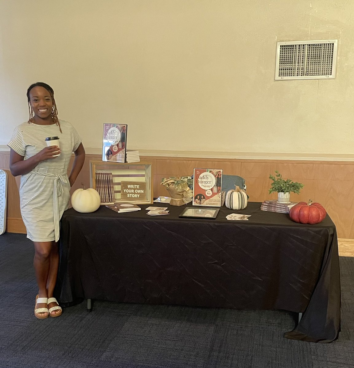 Twinpowerment's tweet photo. Just out here selling books! #authorlife #author #daddyhunger https://t.co/mBnZ3aCEc7