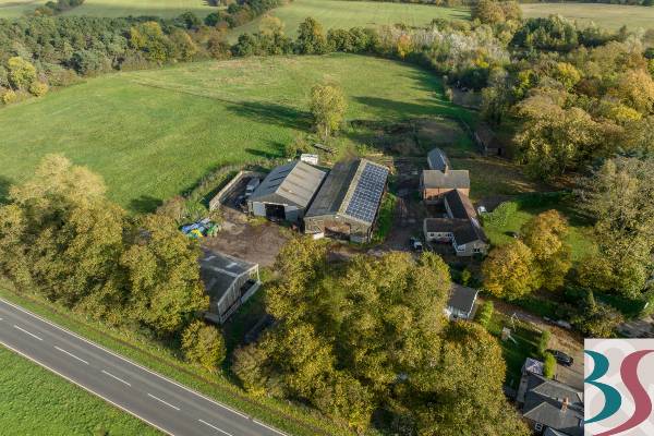 *NEW LISTING* An exceptionally well located site with Class Q Permitted Development to create three new units in addition to existing farmhouse. Approximately 3.58 acres (1.447 hectares) Guide Price - £1.8m #land #forsale #farm briggsandstone.co.uk/app/uploads/20…