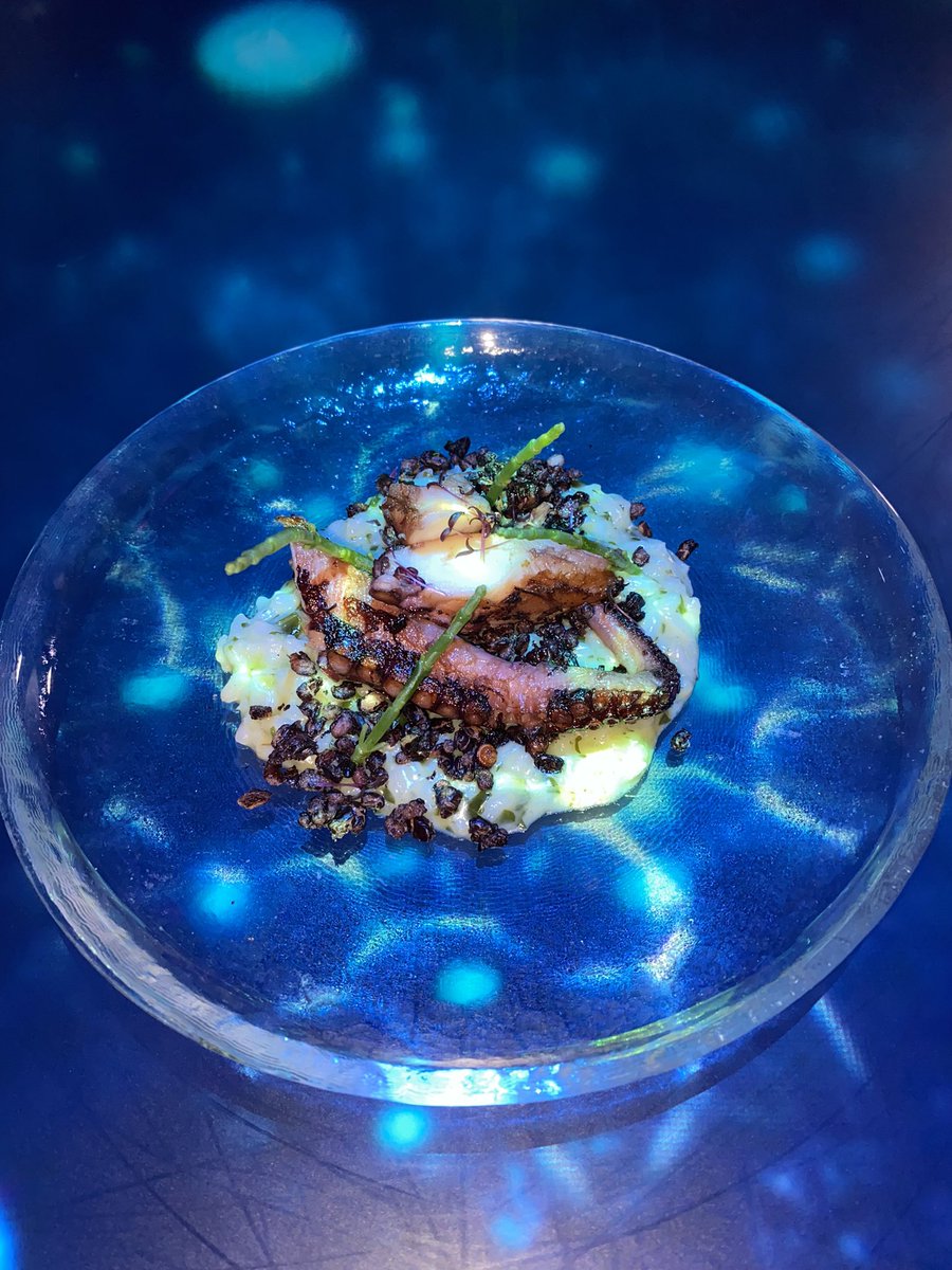 kimbaimint's tweet photo. เป็นการกินอาหารที่ตื่นตาตื่นใจมาก 🤩 Digital Art Fine Dining ที่แรกและที่เดียวในประเทศไทย #DigitalDelicious ที่ Sheraton Grande Sukhumvit Hotel ชั้น 1 ห้องอาหาร Basil โต๊ะ Interactive สามารถสัมผัสได้ ไม่ว่าจะวาดรูป เปลี่ยนสีดอกไม้ 🌸 ไล่จับแมงกะพรุน 🪼 ปล่อยพลังลูกไฟ 🔥 https://t.co/xfR9FFBZ9m