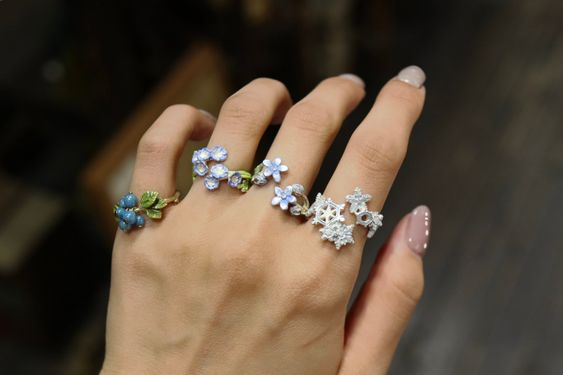prettiestavenue's tweet photo. floral rings https://t.co/7C5NQKzotO