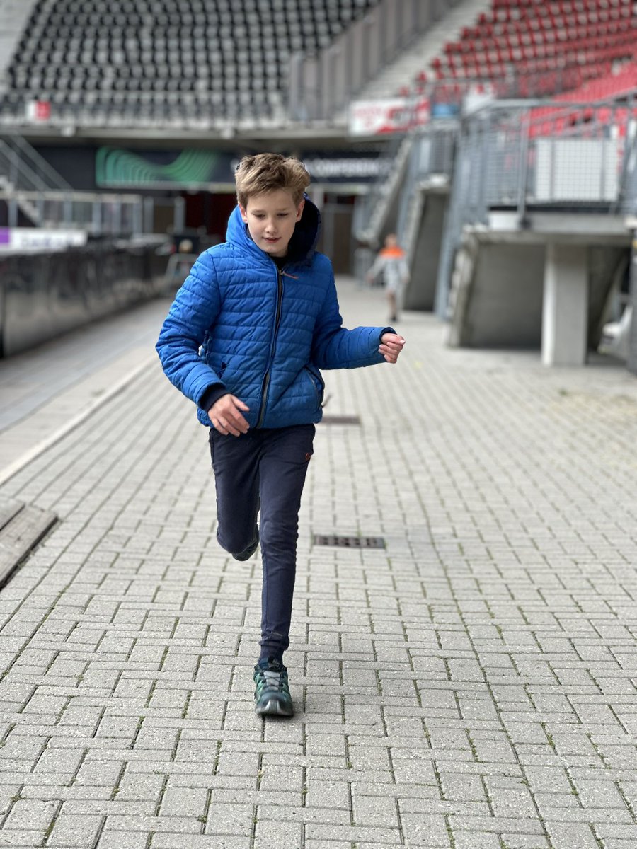 PfSAlkmaar's tweet photo. Zweten, rennen en spelend leren in het AFAS Stadion van @azalkmaar #lerenmeteenwowfactor #alkmaarzaanstreekfoundation #playingforsuccess https://t.co/JVF22PpRz2