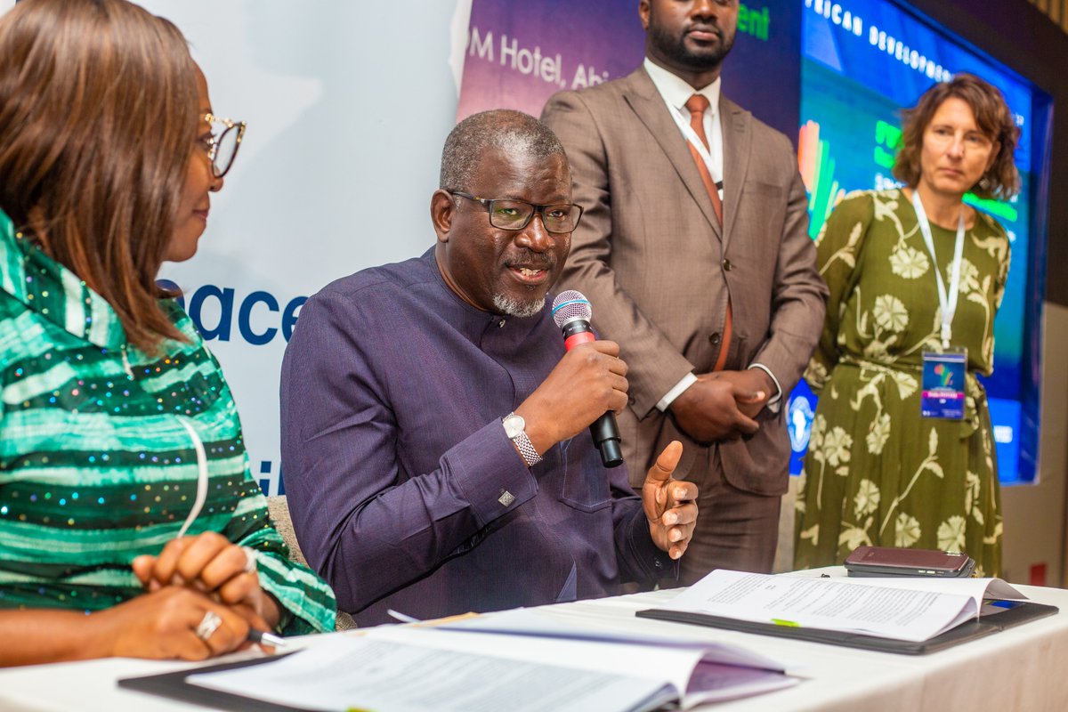 Interpeace_Org's tweet photo. The @AfDB_Group &amp; Interpeace, today signed a MoU to jointly promote economic investment &amp; social dev. that positively impacts peace. The signing ceremony took place during the Africa Resilience Forum currently underway in Abidjan. 👉 https://t.co/ZndEYX41mK #ARF2023 #PeaceFinance https://t.co/6Ml3lm637F