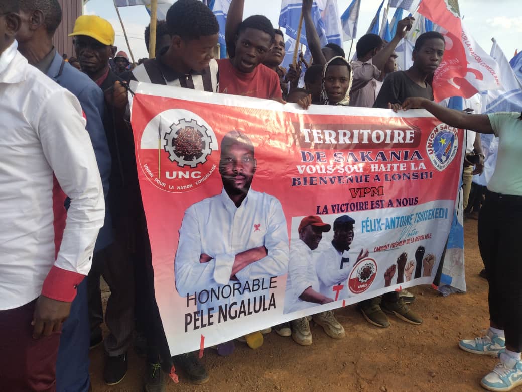 NKilufya's tweet photo. UNC haut Katanga toujours 💪la visibilité ne plus à démontrer 👌✌️ ici c'est à KASUMBALESA /SAKANIA UNC du VPM @VitalKamerhe1 réserve un accueil chaleureux au président @fatshi13 bravo honorable #DEBABA https://t.co/FzPOlACH5e