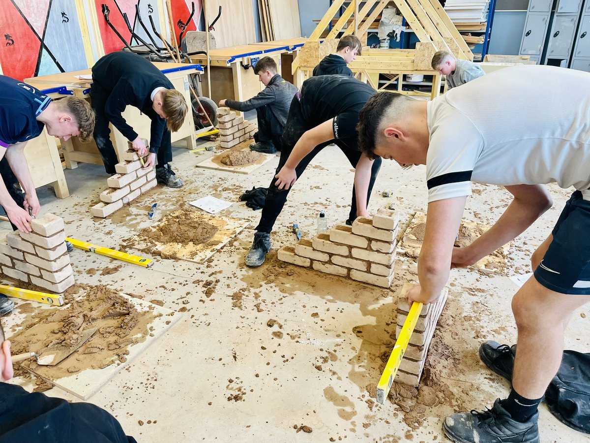 Well done to all our @BordersCollege📚#FoundationApprenticeship #NPAConstruction👷🏻‍♂️🪚students🐻 who successfully completed their joinery unit with Steven & now move onto bricklaying🧱with Callum. 
@Bruce_NextLevel🌅
@SBCEducation1🎓
@FlemingHomes🏗️
#AimforBest🐻
#BHSPartnerships🤝