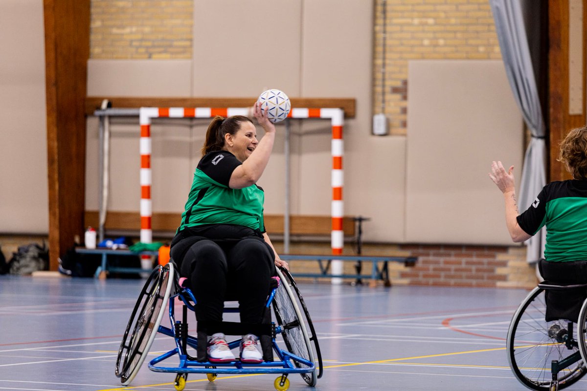 Voor Mascha Knüwer uit Vugt was korfbal lang haar sport. Door een incomplete dwarslaesie kon ze die sport niet meer beoefenen, maar in rolstoelhandbal vond ze precies wat ze had gemist 🧡

Lees het hele verhaal en ontdek jouw sport 👉
unieksporten.nl/brabant/verhal…