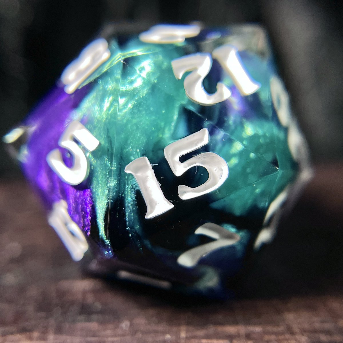 spellbounddice's tweet photo. ✨GIVEAWAY TIME✨

to celebrate the countdown to halloween i’m giving away this Jinxed d20 to a lucky winner this Saturday, Oct 7th when the halloween collection drops in my shop! 

to enter:
✨like &amp; RT this tweet
✨make sure you’re following me!

THANK U ALL https://t.co/6CM26HBt06