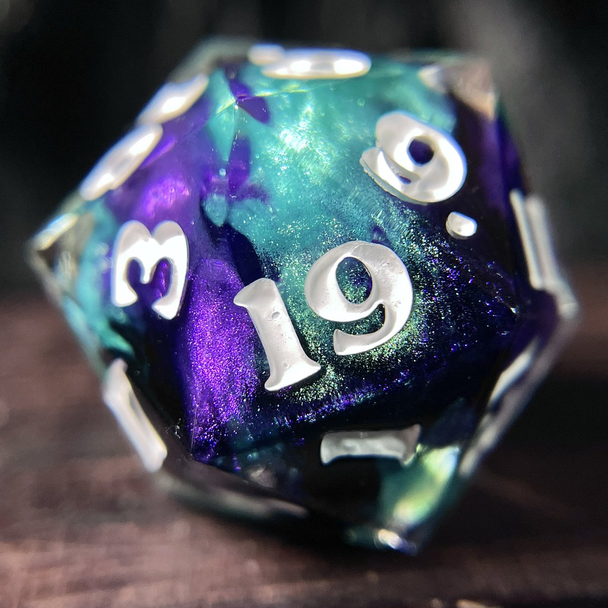 ✨GIVEAWAY TIME✨

to celebrate the countdown to halloween i’m giving away this Jinxed d20 to a lucky winner this Saturday, Oct 7th when the halloween collection drops in my shop! 

to enter:
✨like &amp; RT this tweet
✨make sure you’re following me!

THANK U ALL