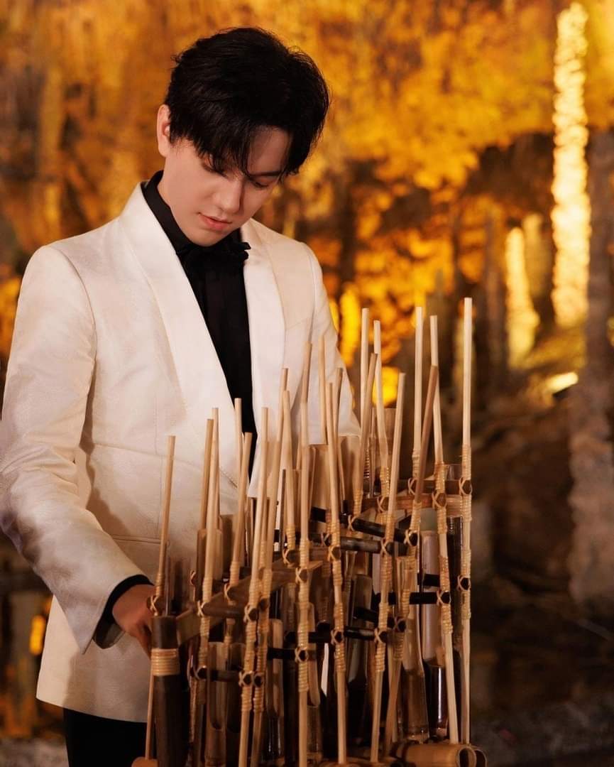 JeroValvi's tweet photo. @Cristin25558525 THE WEEKEND IS NOT OVER YET
Listen to the voice of @dimash_official,
#VoiceOfTheUniverse, every day is food for the soul and life...
Your Dears with
#JoinHands, we renew our love and admiration
🌼🎶🌼
#WeekendbyDimash
#Singer https://t.co/8y1tIlPfEB