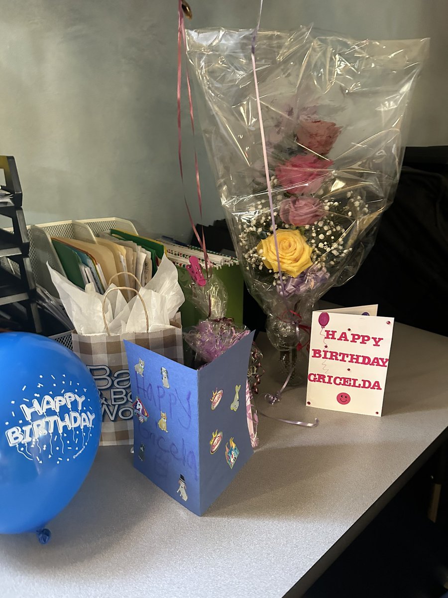 EsperanzaCSChi's tweet photo. It’s a great morning in the day program at Esperanza Community Services! Today, we celebrate Gricelda’s birthday and wonderful friendships🎂🎈🥳 https://t.co/qgs8cGlflA