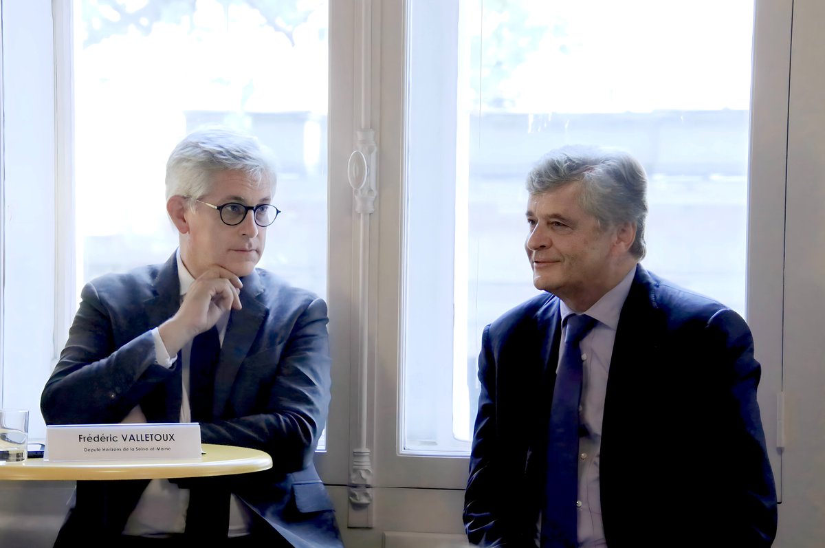 [Rentrée de l'Observatoire Parlement]🎒 🔍

#49.3, dissolution, connaissances des institutions et représentativité ... des chiffres plus qu'éloquents en cette rentrée 2023

Retrouvez le détail de l'étude ici ↪lnkd.in/e_yRYAHC

#sondage #observatoire #resultat #politique