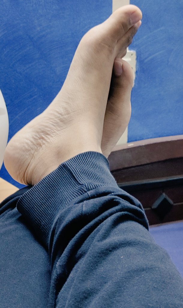 MasterDev8's tweet photo. Heard that meditation is good for your mind, so here is something for you to focus and meditate on👣
.
.
.
.
.
.
.
#Locktober #feetcontent #Feet #feetfinder #feetworshi̇p #sole #soles #FOOTFETİSH #footworshi̇p #deepfeet #maletoes #Master #footmassage https://t.co/ljQU0npw62
