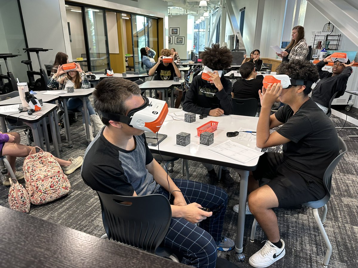 LSHS Library tweet media