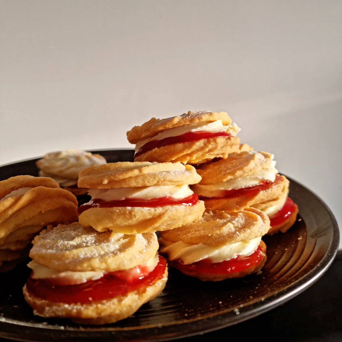 This week's bakeoff snack for #BiscuitWeek is some home-made Viennese Whirls! 🍓🍦 May have gone overboard on the jam...

#bakeoff #GBBO #baking #bakery #greatbritishbakeoff #homemade #baker #biscuits #viennesewhirls #biscuit