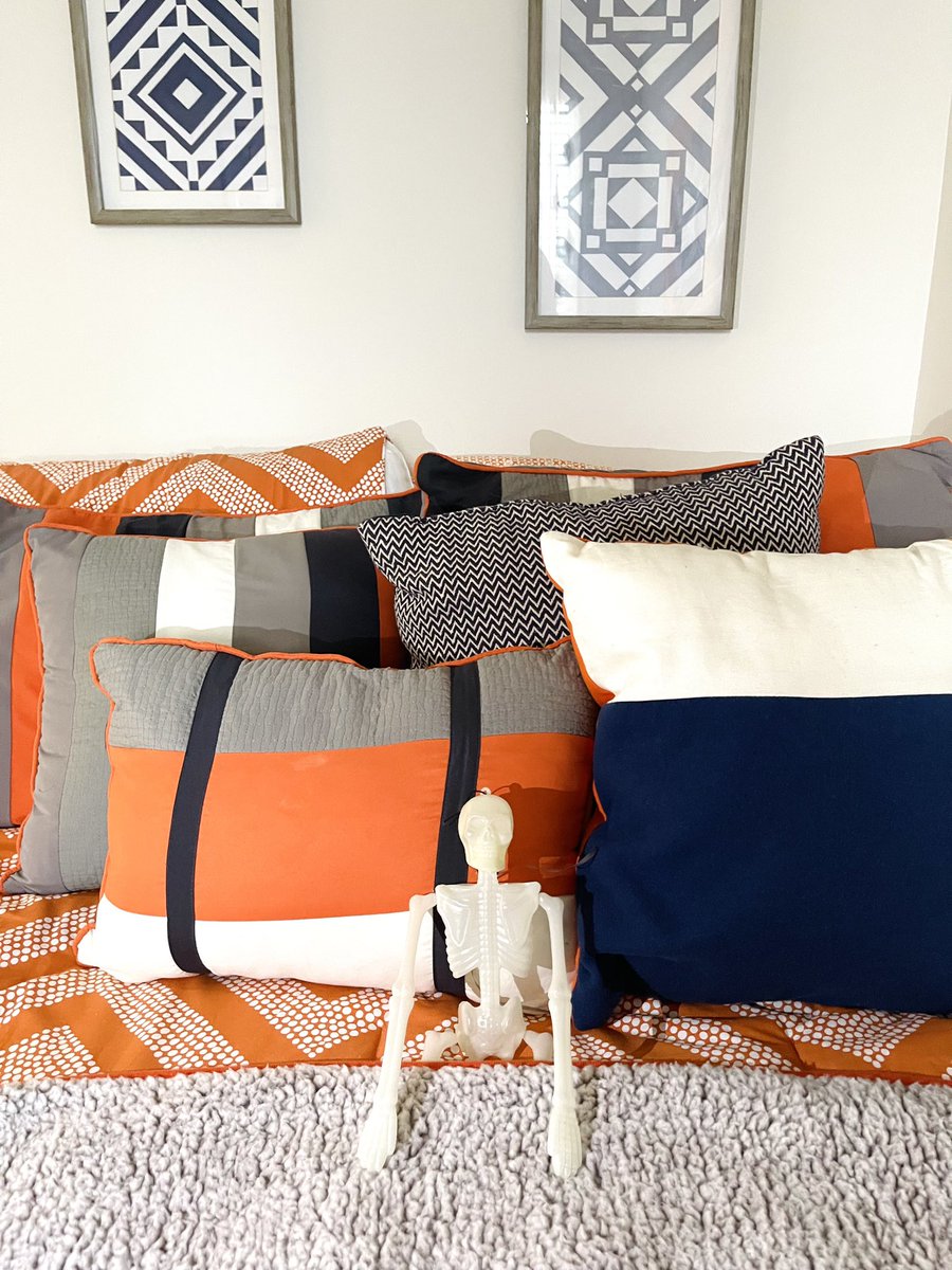 Don’t sleep on Luxx and renew your lease TODAY! We are offering the LOWEST RATES of the year, so reach out to our office before it’s too late 📲

Number:  210.570.5533
Email:  Luxx@tpco.com