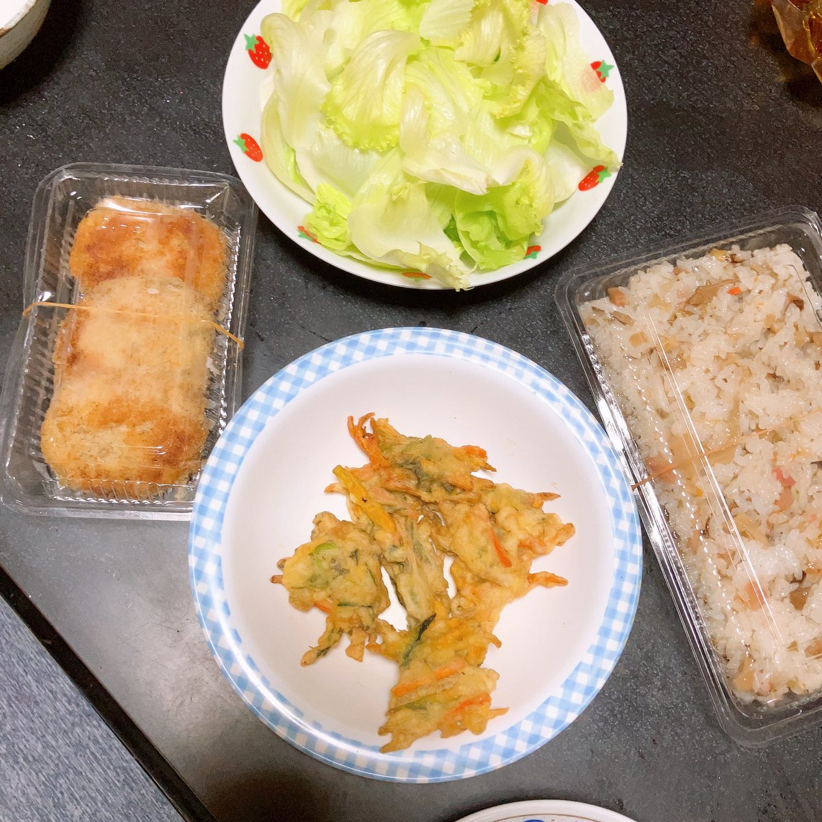 happym_k's tweet photo. お父さんと焼肉して、綺麗な景色見た！
美咲ちゃんのお母さんに、朝ごはん作ってもらった！
夜は、近所のおばちゃんから貰ったご飯(￣▽￣)
全部美味しかったなぁ！

#焼肉
#美味しい
#自然
#青空
#綺麗 https://t.co/2R8Xd15n7c