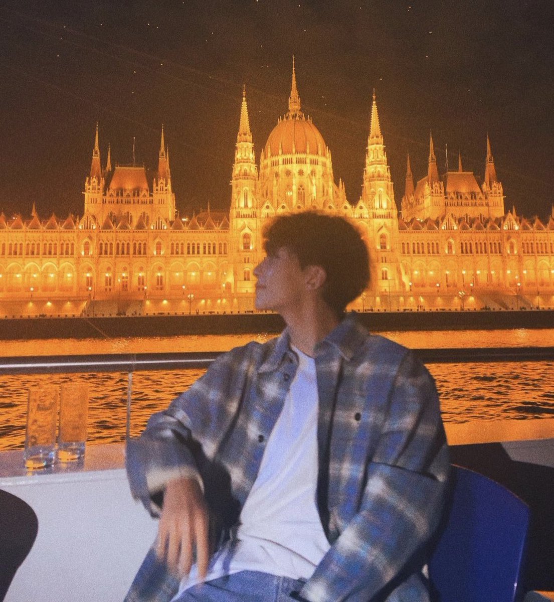 kyeomsh1's tweet photo. #jeonghan x oc 
— birthday special! 👼🏻🎂 https://t.co/nvzwuMRWzW