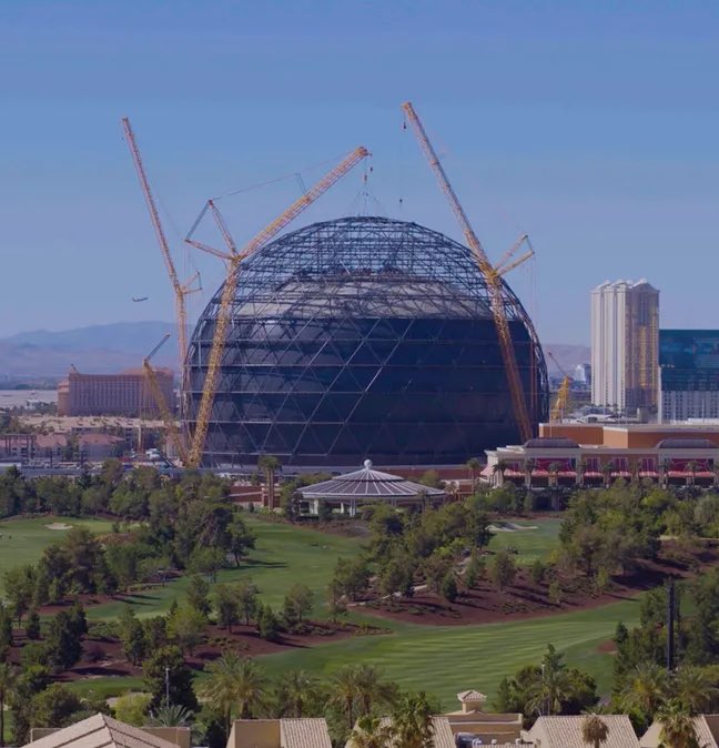 Dexerto's tweet photo. The Las Vegas sphere reportedly charges $450,000 per day in advertising https://t.co/9g2Bk8igOa