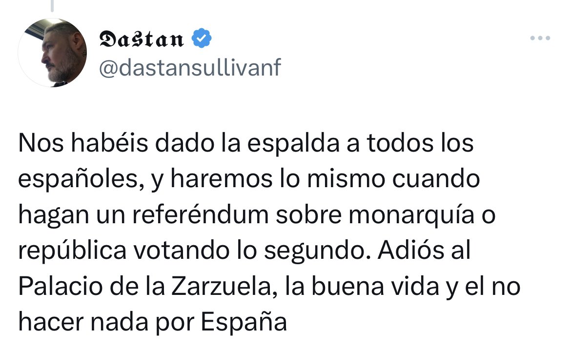 AlanBarrosoA's tweet photo. Maravillado con el facherío patrio volviéndose republicano al ver como el rey cumple con la Constitución y propone un candidato a presidente. Son monísimos jajajaja https://t.co/4a81U06nep