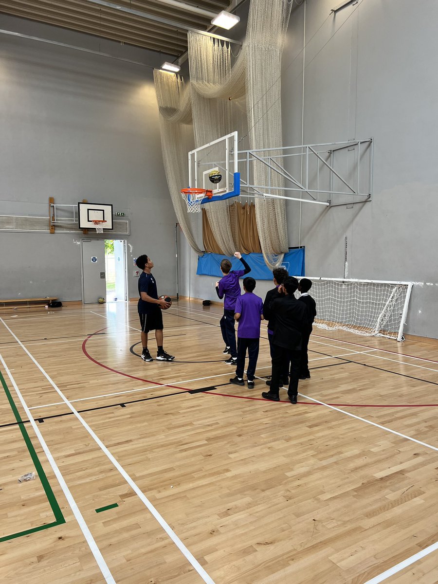OASP_PE's tweet photo. A great after school session today with coach but was also fantastic to see Kyan coaching some of the younger years before the session started. #makingleaders @Croydoncougars @Basketball4All_ https://t.co/OZm3pDNOLm