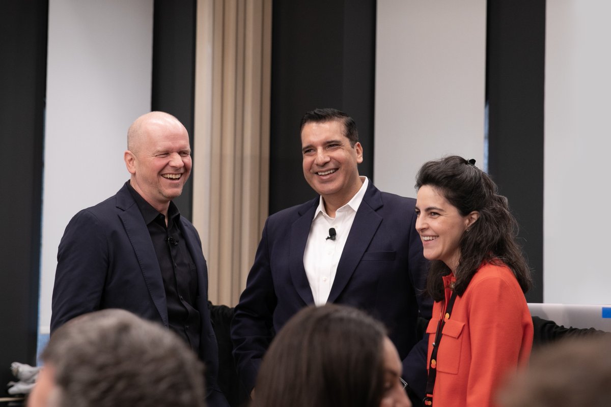 A lot happens when you connect with partners. Manish Kohli and I brought @HSBC and @Mastercard employees together for conversation on macro trends, #CBDCs and (of course) #AI. Important takeaway: Commercial/#B2B sector and #payments are quickly going digital – people expect…