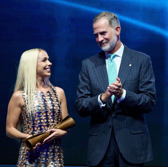 Si pudieras hablar 🕐 una hora con uno de los 2. Elige 👇

🔄 BAD GYAL
❤️ FELIPE VI