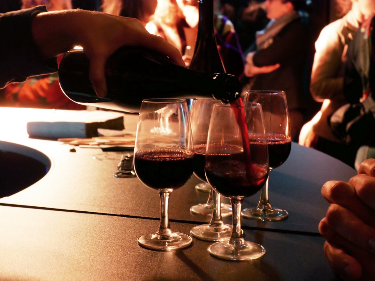 🍷𝗟𝗲 𝗩𝗶𝗻 𝗱𝘂 𝟮𝟬 [spectacle + dégustation de vin]
1er RDV de la saison avec Alexis Delmastro  !
🗨️"Spectacle déjanté,  survolté, mais tout aussi décalé, Alexis Delmastro casse la baraque."
⏰ Ven 20 OCT à 20h — Club ONYX
🎫 Tarif unique 15€
<a href="/saintherblain/">Ville de Saint-Herblain</a> #musique