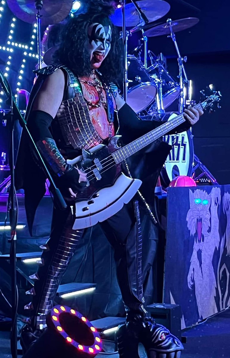 KISSReplicas's tweet photo. @shanesmith71 killing it as the LOVE GUN Demon. 🤟
Official KISS Costumes, Boots and Accessories
Check out https://t.co/vCZmN8Lc9j and let’s get you suited up!
#KISSband #KISScostume #OfficialKISScostumes #LoveGun #RealDeal #kisscosplay #kisskosplay #kissboots #kissreplicas https://t.co/XvQv5375mL