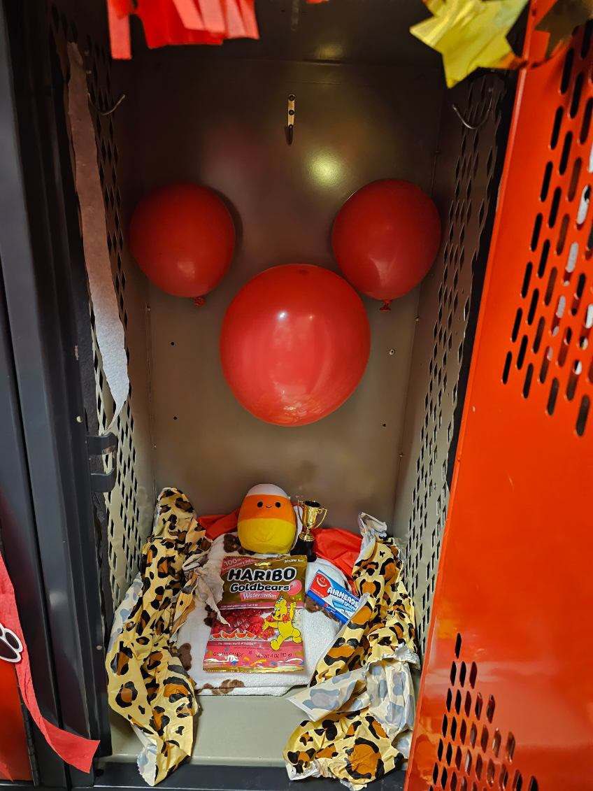 The little sisters went hard in decorating for the big sisters!