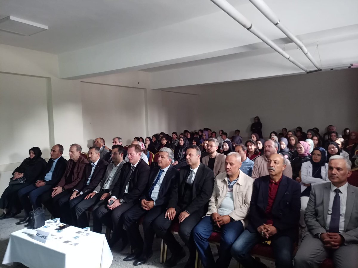 BilginCankar's tweet photo. Mevlid-i Nebi Programımızı icra ettik.Programda emek veren öğretmenlerimize ve öğrencilerimize teşekkür ederim.Programa gelerek bizleri onurlandıran misafirlerimize şahsım ve Okulum adına teşekkür ederim. https://t.co/Bet7EZx7PM