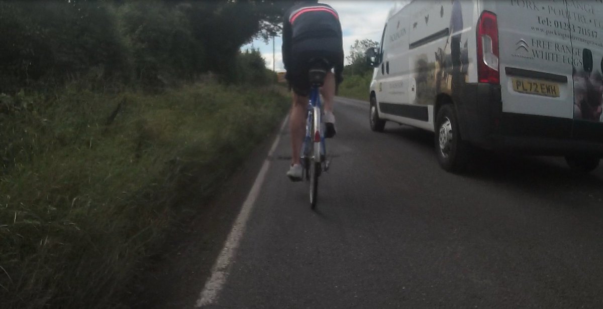 hantsarchitect's tweet image. Hi, @PackingtonFR Are you aware your drivers close pass cyclists on rural roads. Too fast, too close. Wasn’t even using the whole other lane. PL72EWH in Hampshire this pm #cycling #closepass #mgif