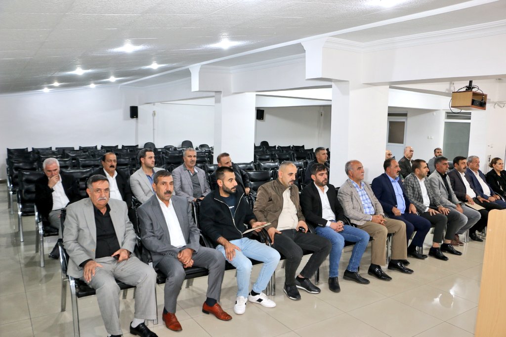 AK Parti Bingöl (@bingolakparti) on Twitter photo İl Başkanımız <a href="/yilmaz_seven/">Av. Yılmaz SEVEN</a> Başkanlığı'nda haftalık olağan İl Yönetim Kurulu toplantımız gerçekleştirildi. İl Başkanımız <a href="/yilmaz_seven/">Av. Yılmaz SEVEN</a> Başkanlığı'nda haftalık olağan İl Yönetim Kurulu toplantımız gerçekleştirildi.