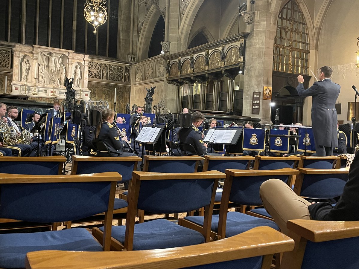 BurnsMurphy's tweet image. It was a terrific Central Band of @RAFMusic concert at #HolyTrinityChurch and the new composition #WingsOfFreedom was brilliant 👏👏 I was there! And don't worry about the empty seats at the front (too loud to sit there!) - it was packed behind me!