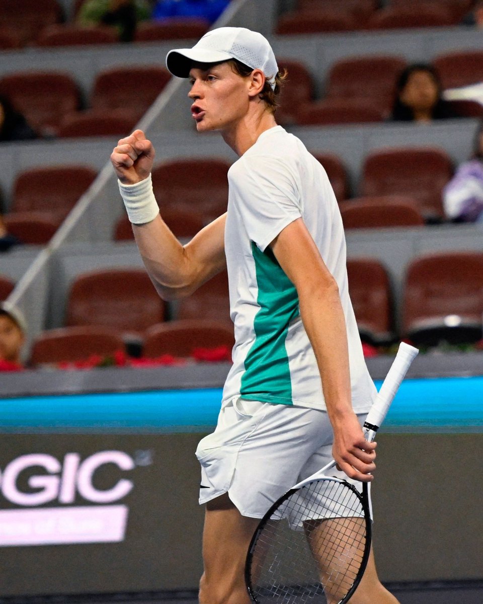 SuperTennisTv's tweet photo. Primo giocatore con quattro vittorie all'attivo su Alcaraz ✅
Quinta finale del 2023 ✅ 
Da lunedì n.4 del mondo ✅ 

@janniksin supera lo spagnolo n.2 #ATP per 7-6 6-1 e domani si giocherà il titolo di Pechino contro Medvedev!

#tennis | #ChinaOpen | @federtennis https://t.co/479lfwFP5I