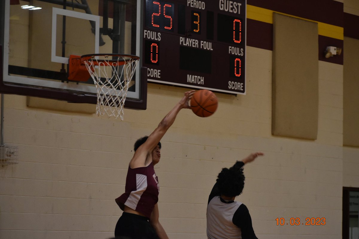 LFHSBoysBKB's tweet photo. Locked in! 🎯🔒😤

#FalconBasketball
#DFVII https://t.co/jpaGQVyfGf