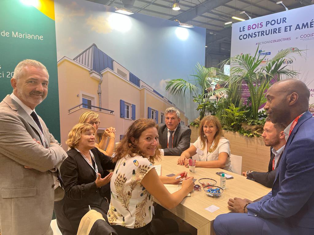 🔴 LIVE | Rencontre avec <a href="/MaisonsMarianne/">Les Maisons de Marianne</a> au #CongresHLM de l'@unionhlm.

Merci à Otilio Borges - Directeur du développement @Clesence_AL, Véronique Binet - Directrice générale adjointe @Clesence_AL, et à tous ceux qui ont participé à ces échanges de qualité !