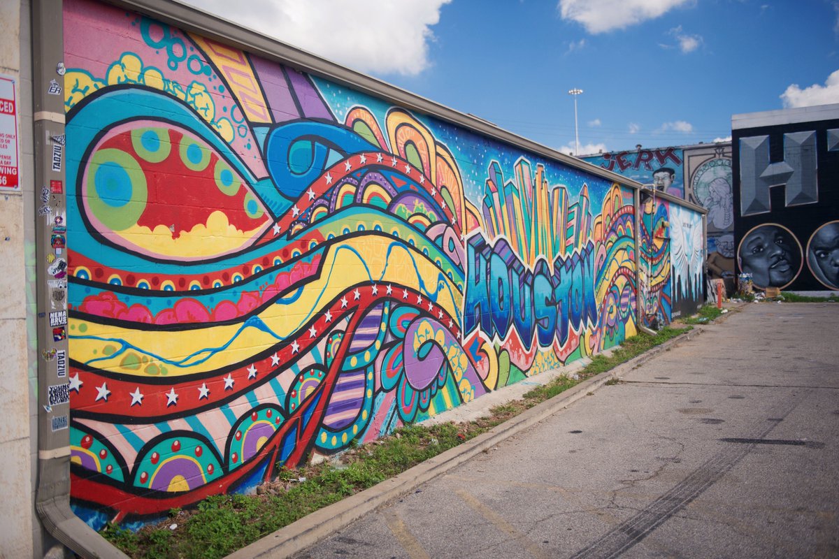 HtownHotshot's tweet photo. 📷 Ride in Style to Houston's Murals! 📷 Let us be your wheels to the city's vibrant street art scene. Experience the colors, culture, and convenience with H-town Hotshot. Book your ride now! 📷 #HTownHotshot #ExploreHouston #MuralMagic #Houston #Mural #Houstonmural #HoustoArt https://t.co/E3X20Q7d4K