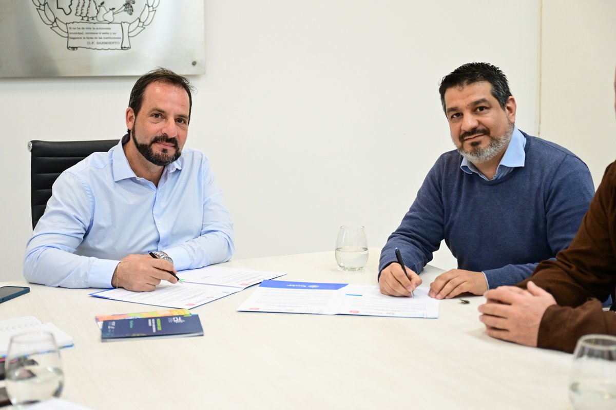 RedCITECO's tweet photo. El jueves 28 de septiembre firmamos un compromiso con el Intendente @ArielSujarchuk para presentar la candidatura de Escobar como sede de la Expociencia Mundial MILSET ESI 2027.
Se viene la #ESI2027Argentina !!! @MILSET_Global https://t.co/Hit8mXSwr1