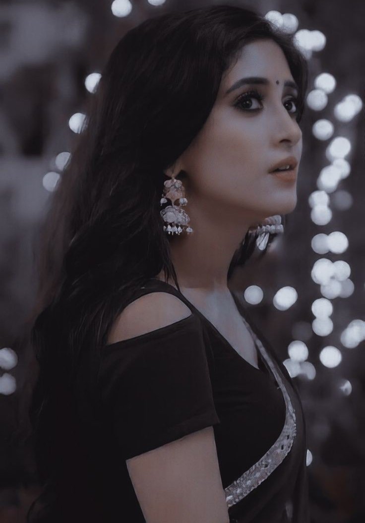 ऐ मेरे लम्हाए नाराज़ कभी मिल तो सही🦋

इस ज़माने से अलग हो के गुज़ारु तुझको🖤