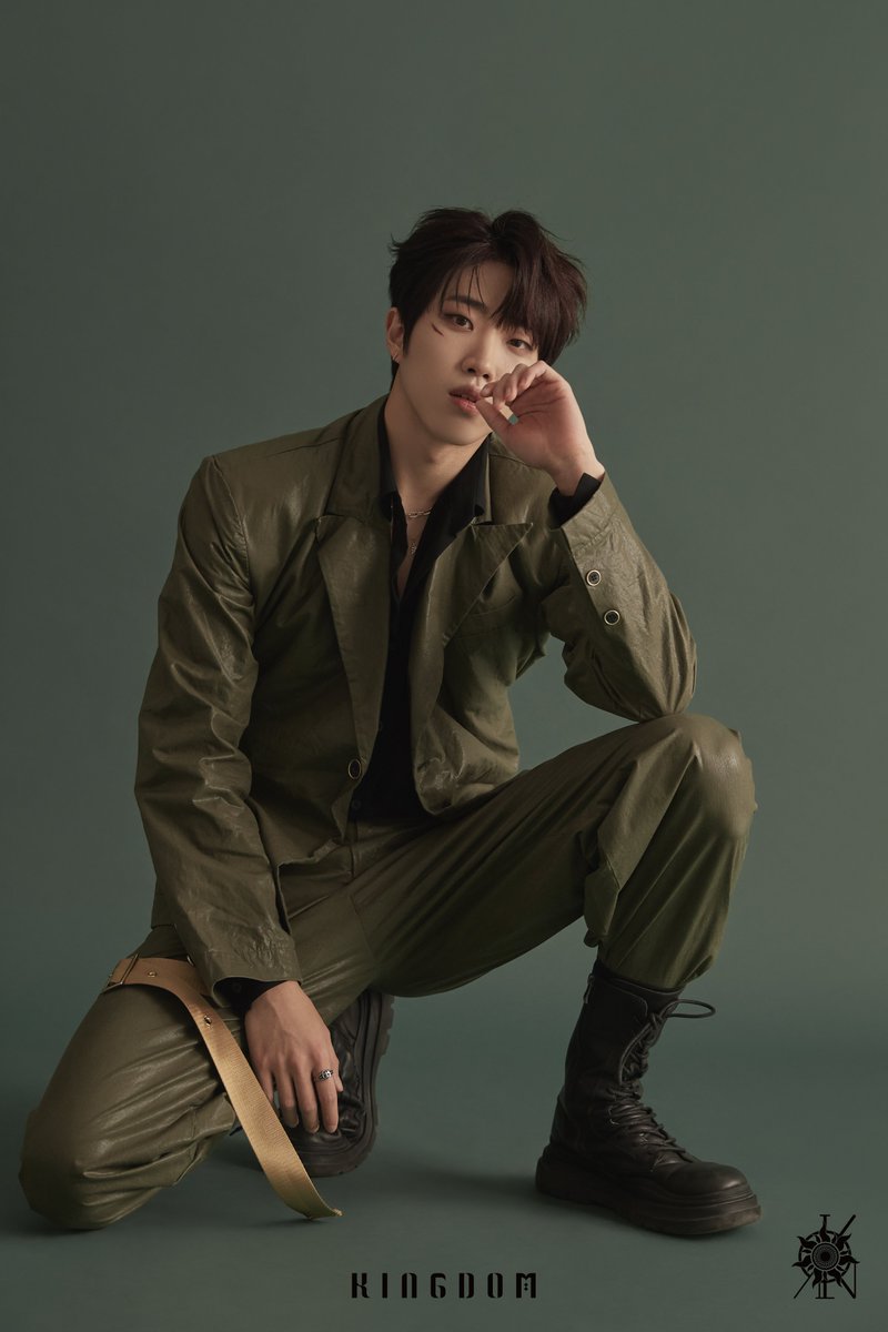 [👑]

KINGDOM 7TH MINI ALBUM 'History Of Kingdom : PartVII. Jahan' INDIVIDUAL CONCEPT PHOTO (Irregular ver.)

#DANN #단
#KINGDOM #킹덤