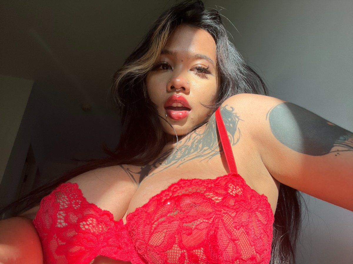 judyyblack_'s tweet photo. RT if you would take me over the Ps5 👿 https://t.co/F2QyVslXKi
