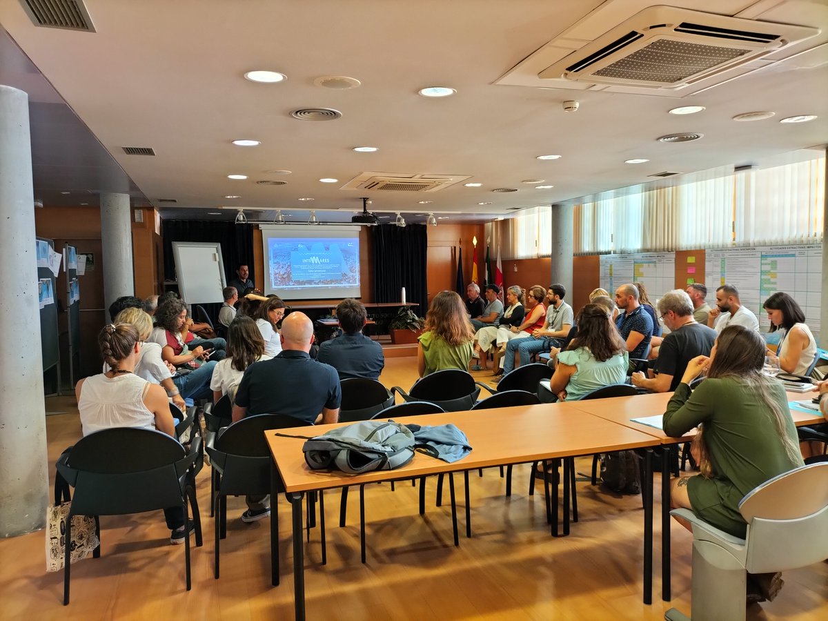 ISMrevistaMar's tweet photo. Queremos compartir con vosotros unas fotos del desarrollo de los talleres realizados en la sede del #ISM de la Dirección Provincial de Almería, facilitadas por #tragsatec.
#formación #MITECO #LifeIntemares https://t.co/r9ZXIUEPAC