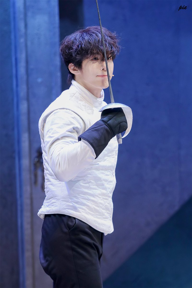 PIE_PIC_'s tweet photo. 230928 비더슈탄트 밤공 커튼콜 김이담 배우님

폭력으로 생각을 바꿀 수 있다고 생각해? https://t.co/7VBwc9IdgL