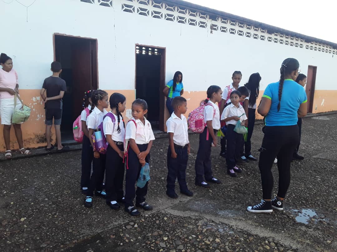 CdceCala_Calva's tweet photo. Actividades Pedagógicas en las diferentes instituciones educativas
#VenezuelaPresenteEnLaEscuela
@NicolasMaduro 
@MPPEDUCACION 
@_LaAvanzadora 
@DianneryArangu3 
@EliasEducacion1 
@CDCEGuarico 
@Gob_Guarico https://t.co/zMSL3a3Slx