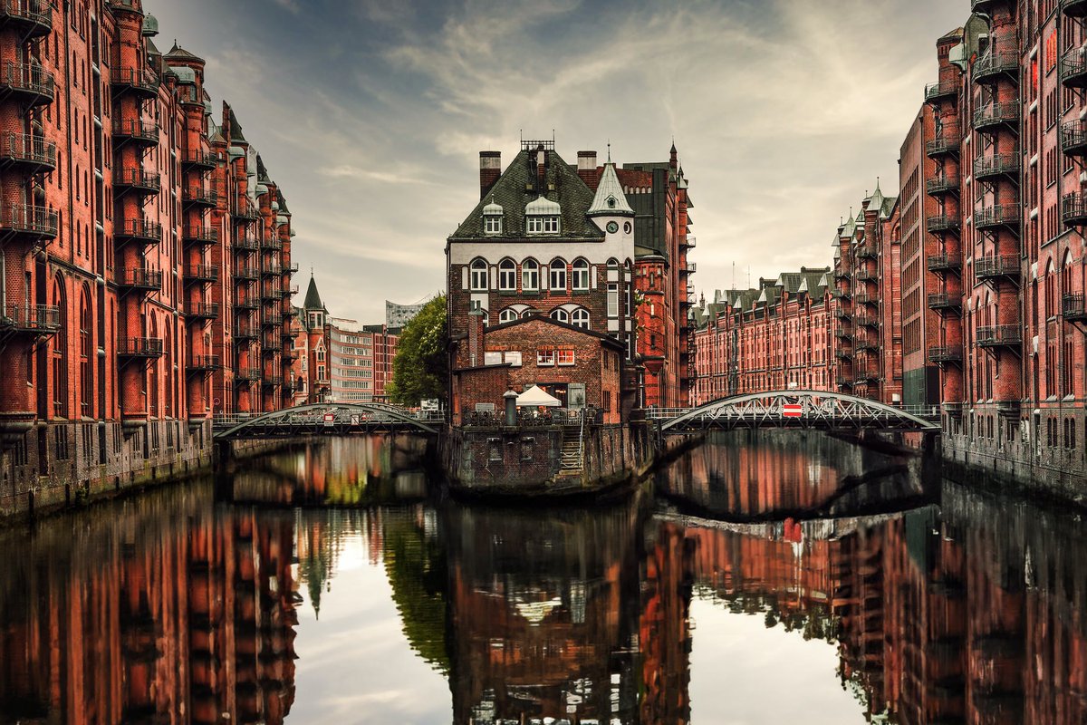 Od 33 lat w Niemczech obchodzony jest Dzień Jedności Niemiec. „Otwieranie horyzontów” to motto tegorocznych obchodów, które odbywają się w Hamburgu. Życzymy wszystkim miłego dnia, bez względu na to, gdzie i jak go spędzicie!
#TDE2023 #TagderDeutschenEinheit #DzieńJednościNiemiec