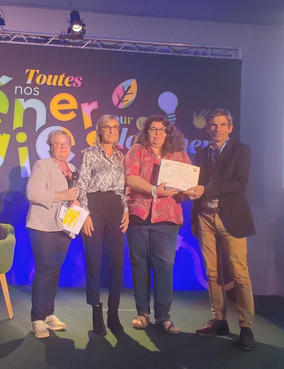 L_ARetraite's tweet photo. đ FĂ©licitations aux laurĂ©ats du concours « HLM, partenaires des ĂągĂ©s », qui rĂ©compense les innovations des organismes HLM en faveur des personnes ĂągĂ©es.
Plus dâinfos đhttps://t.co/gq0S5YTJEg
#BienVieillir #PrixHLM #LAssuranceRetraite https://t.co/i9p9UdDvGH