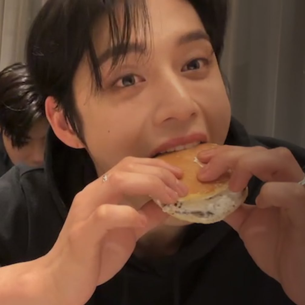 kjw_thinker's tweet photo. the cutest ever 🥹 https://t.co/qIbfIfz6Hj
