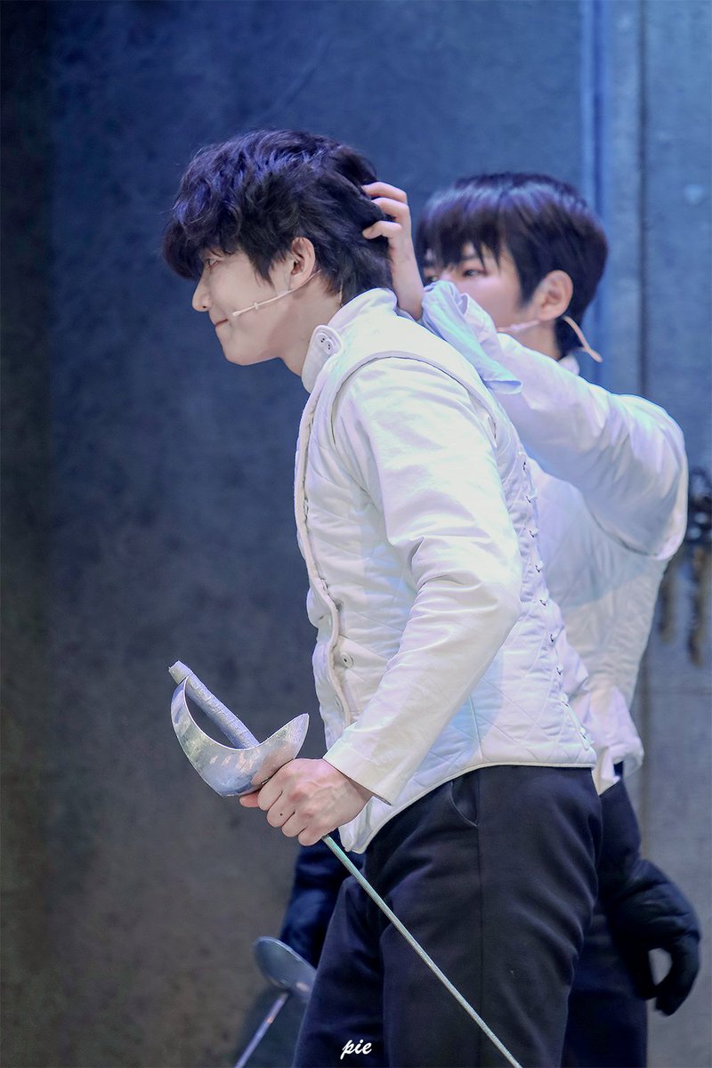 PIE_PIC_'s tweet photo. 230928 비더슈탄트 밤공 커튼콜 김이담 배우님 

프레드릭 스담스담 https://t.co/huLz06UeeG